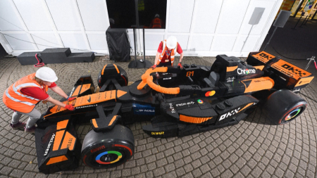 McLaren F1 a grandezza naturale costruita con i Lego