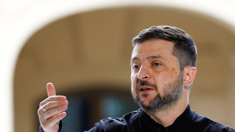 Zelensky in conferenza stampa  con il primo ministro norvegese Jonas Gahr Store a Kiev, 25 agosto 2025. (foto REUTERS/Valentyn Ogirenko).