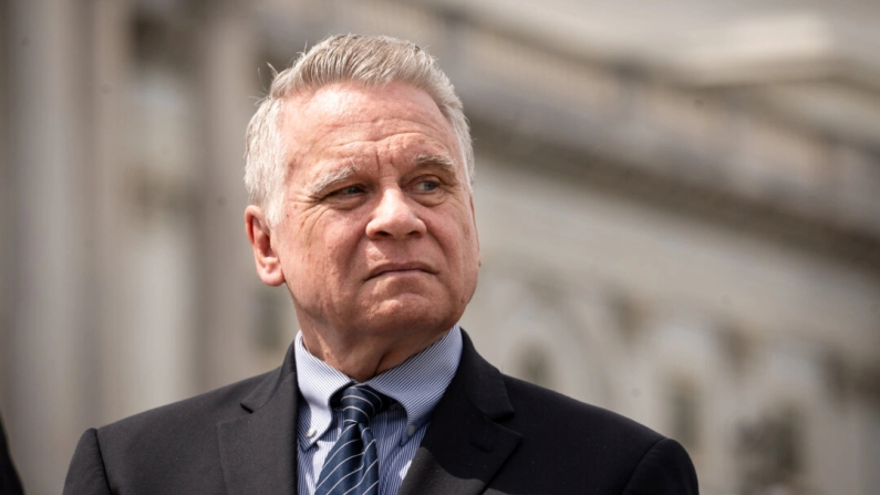 Il deputato repubblicano, Christopher Smith, co-presidente della Commissione parlamentare-esecutiva sulla Cina, interviene durante una conferenza stampa sulla legge Stop Forced Organ Harvesting Act, approvata dalla Camera, a Capitol Hill, Washington, il 7 maggio 2025. Madalina Vasiliu/The Epoch Times