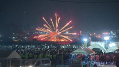 Paura al festival pirotecnico di Yokohama: imbarcazioni in fiamme