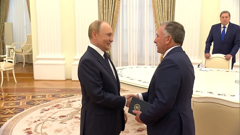 Putin e Witkoff (foto Reuters).