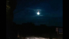 Grande palla di fuoco illumina il cielo del Giappone