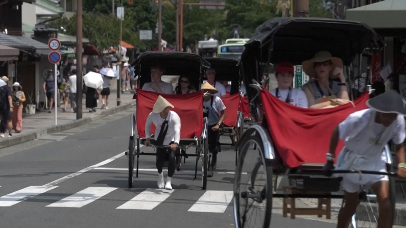 I conducenti di risciò a Kyoto (Immagine: Reuters)
