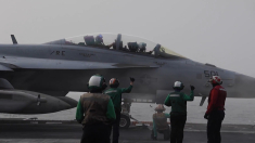 Operazioni di volo dalla portaerei Uss Nimitz