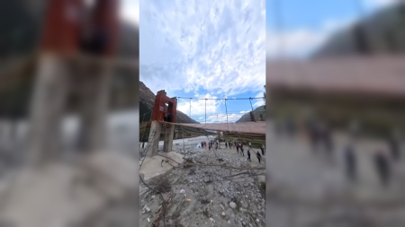 Ponte crolla nello Xinjiang, cinque morti