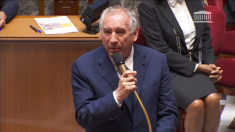 Bayrou difende il suo governo prima della sfiducia: onorevole e attivo