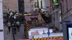 A Lisbona deraglia la funicolare di Gloria, almeno 15 morti. Ambasciata: «Un’italiana tra i feriti»