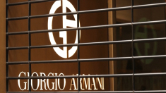 I negozi Armani chiudono in onore del gigante della moda