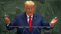 Trump scherza all’Onu: scala mobile rotta e teleprompter difettoso