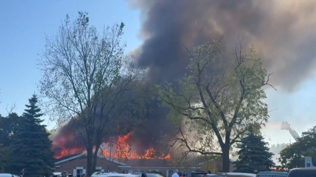 Terrore in Michigan: attacco armato contro chiesa mormone, spari e incendio dopo lo schianto di un veicolo