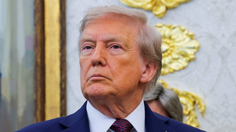 Il presidente degli Stati Uniti Donald Trump nello Studio Ovale (foto archivio REUTERS/Brian Snyder).
