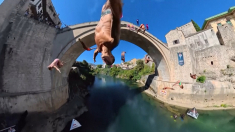 Tuffi spettacolari dallo Stari Most con la World Series che torna in Bosnia