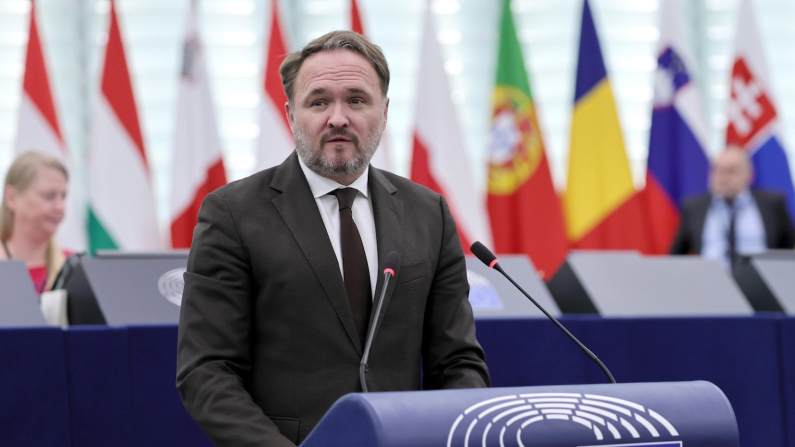 Il commissario europeo all’Energia, Dan Jorgensen  (foto EPA/RONALD WITTEK via Ansa).