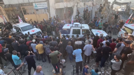 Veicoli della Croce Rossa con ostaggi a bordo lasciano Gaza