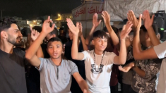 I palestinesi a Khan Younis festeggiano l’annuncio dell’accordo su Gaza
