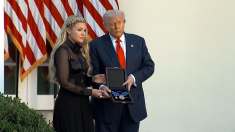 Trump conferisce a Charlie Kirk la Medaglia della Libertà
