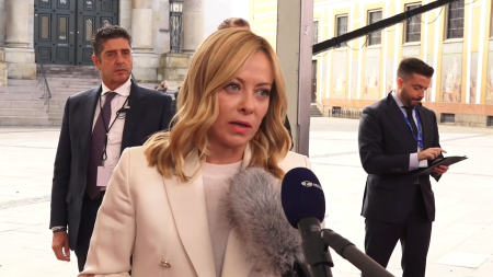 Giorgia Meloni al punto stampa durante il Consiglio europeo informale a Copenaghen