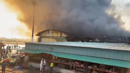 Incendio al terminal cargo dell’aeroporto di Dhaka
