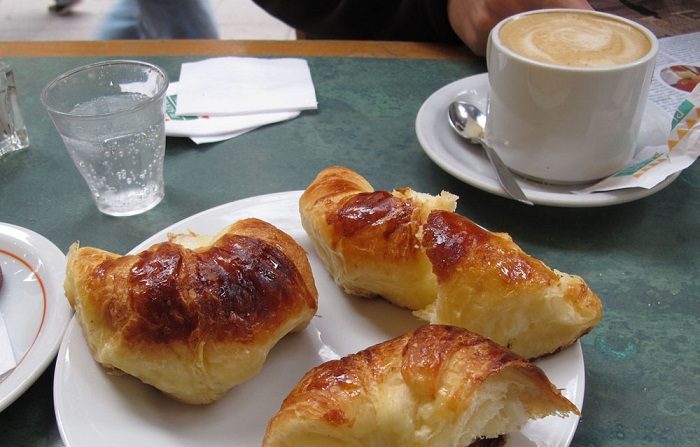 La colazione italiana, tipicamente dolce, provoca un innnalzamento eccessivo dell'insulina, con effetti nocivi sulla salute se protratta a lungo termine.